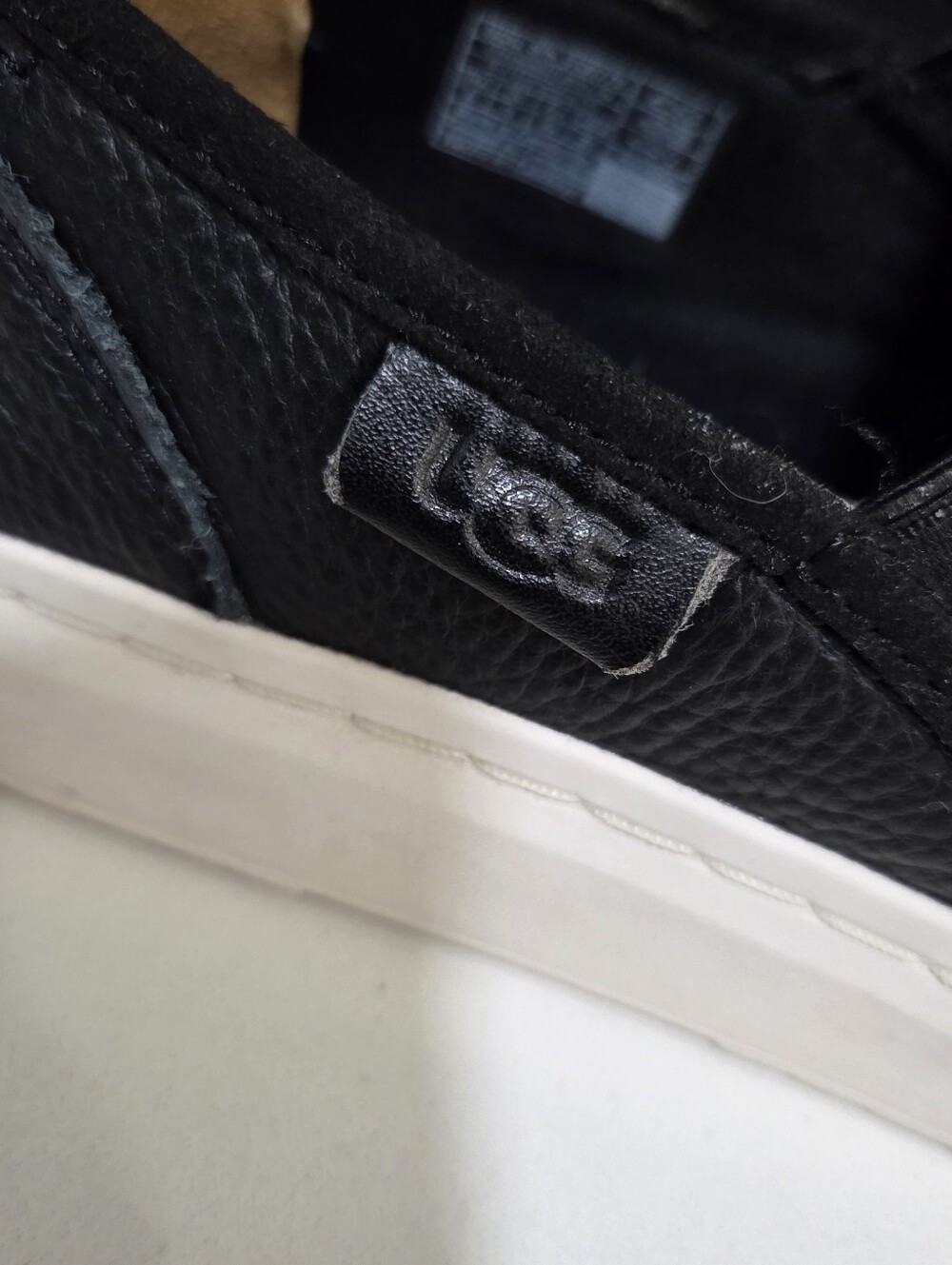 Ugg Alameda Slip On Black Pebbled Leather Sneaker Size 8 - Picture 7 of 9